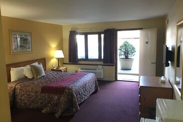 مُتل Midway Inn & Suites