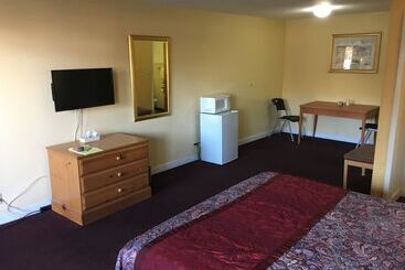 مُتل Midway Inn & Suites