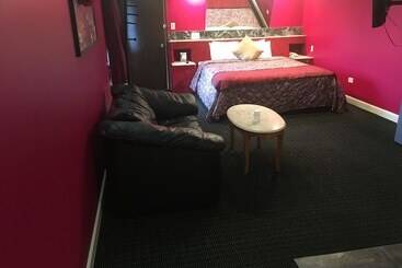 مُتل Midway Inn & Suites