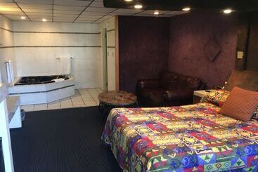 مُتل Midway Inn & Suites