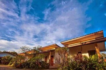 هتل Amazon Villas