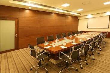 هتل Dlf Club 5