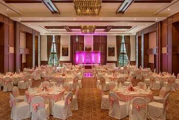 هتل Dlf Club 5