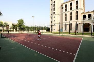 هتل Dlf Club 5