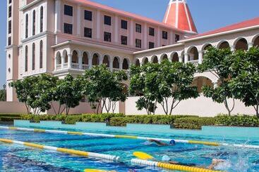هتل Dlf Club 5