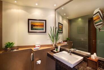 هتل Dlf Club 5