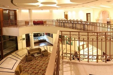 هتل Dlf Club 5