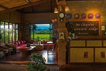 هتل Mr Charles River View Lodge