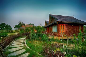 هتل Mr Charles River View Lodge