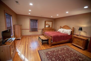 Howard's Creek Inn