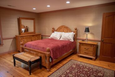 Howard's Creek Inn