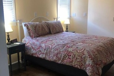 Howard's Creek Inn