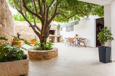 پانسیون Guest House Mara