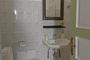 پانسیون Guesthouse Iro