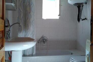پانسیون Guesthouse Iro