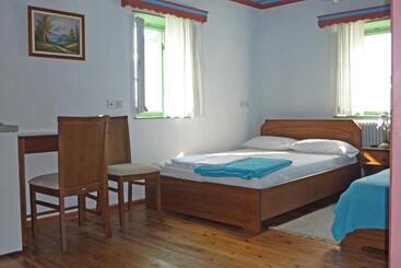 پانسیون Guesthouse Iro