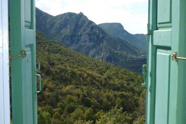 پانسیون Guesthouse Iro