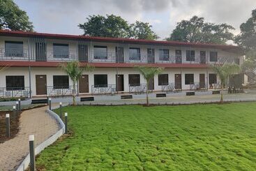 پانسیون Pushp Vatika Resort & Lawns