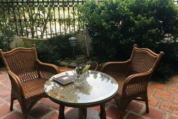 پانسیون The Yard Guesthouse