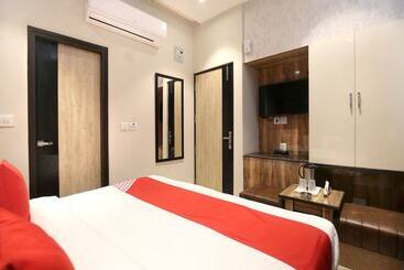 هتل Grand Orchid By Oyo Rooms