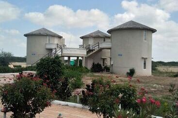 هتل Hiriz Gorewali Resort