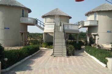 هتل Hiriz Gorewali Resort
