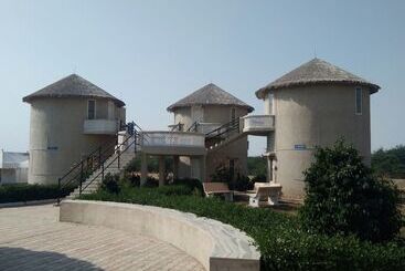 هتل Hiriz Gorewali Resort
