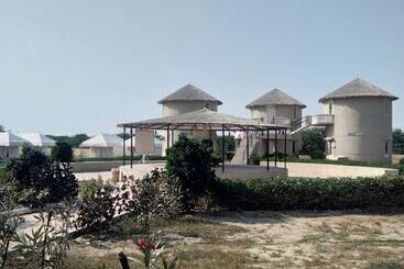 هتل Hiriz Gorewali Resort