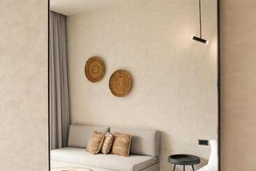 هتل Monastery Estate Retreat