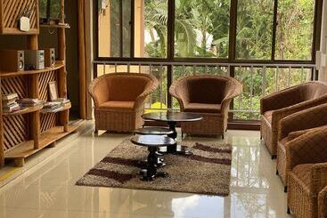 هتل Runako Lodge