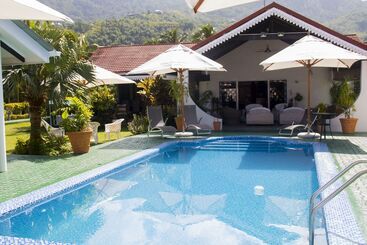 پانسیون Villa Caballero Luxury Chalets