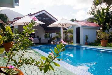 پانسیون Villa Caballero Luxury Chalets