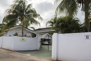 پانسیون Villa Caballero Luxury Chalets