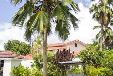 پانسیون Villa Caballero Luxury Chalets