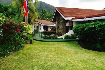پانسیون Villa Caballero Luxury Chalets