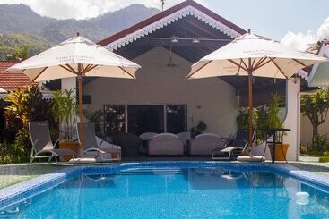 پانسیون Villa Caballero Luxury Chalets
