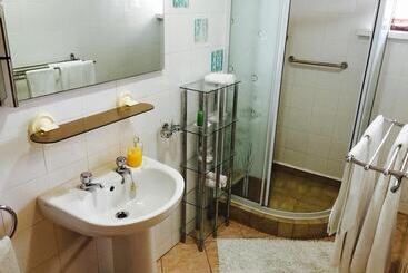 پانسیون Villa Caballero Luxury Chalets