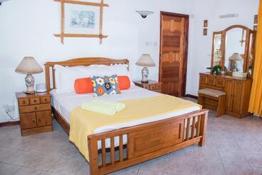 پانسیون Villa Caballero Luxury Chalets