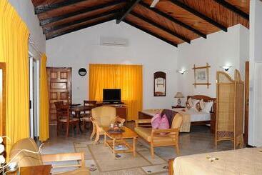 پانسیون Villa Caballero Luxury Chalets