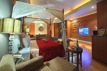 Roman Vacation Motel