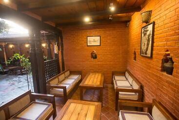 هتل Baha Restaurant And Cafe