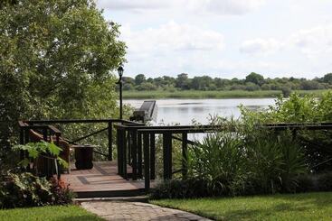 호텔 Caprivi River Lodge