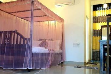 هتل Crown Plaza Katunayake