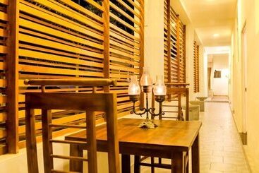 هتل Crown Plaza Katunayake