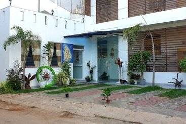 هتل Crown Plaza Katunayake