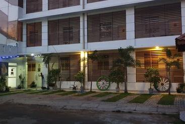 هتل Crown Plaza Katunayake