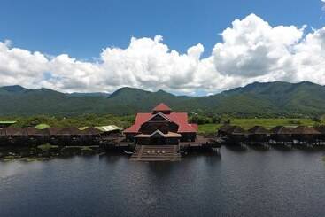 هتل Golden Island Cottages Thale U