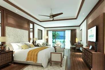 هتل Mayfair Lake Resort