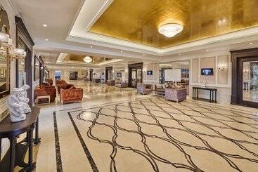 هتل Mayfair Lake Resort