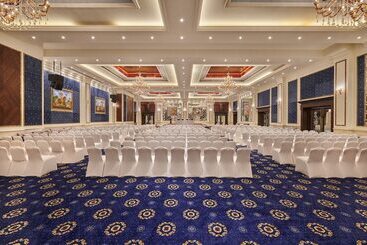 هتل Mayfair Lake Resort